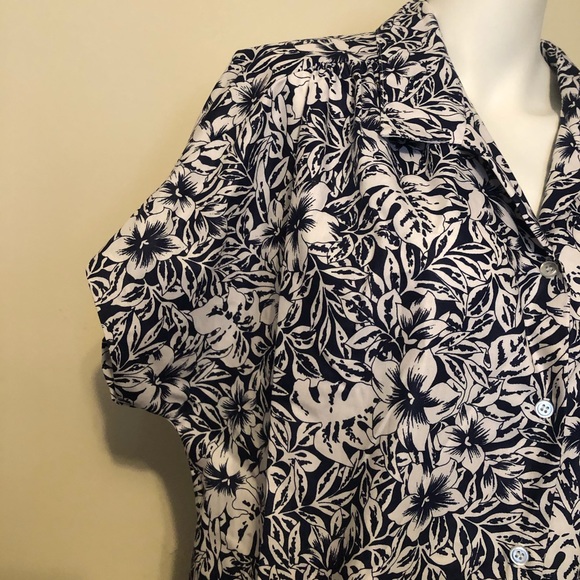 5/$20 Southern Lady Button Down - Picture 3 of 6